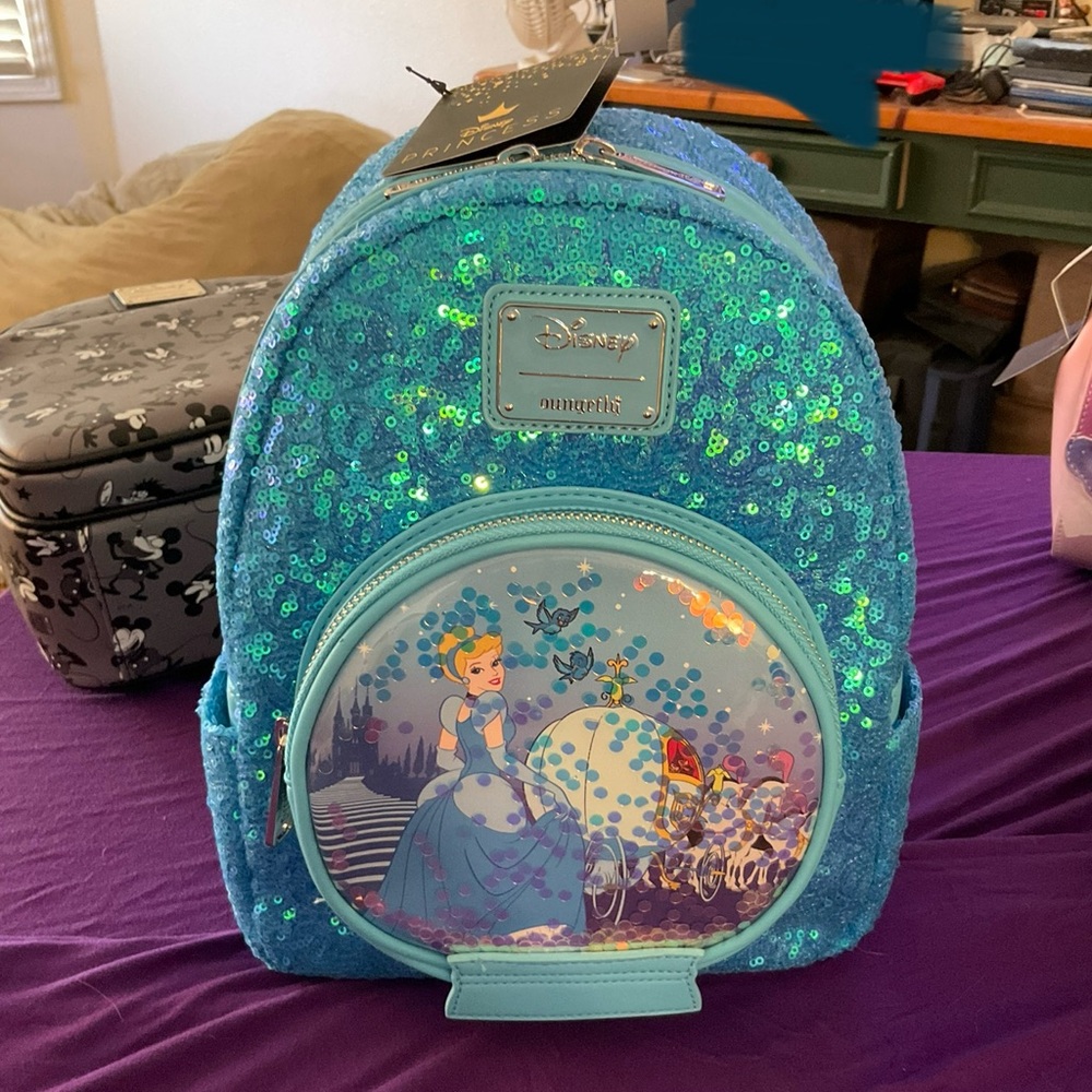 Disney Loungefly Cinderella Sequins Backpack
๐ฅMISPRINT PLATE๐ฅ